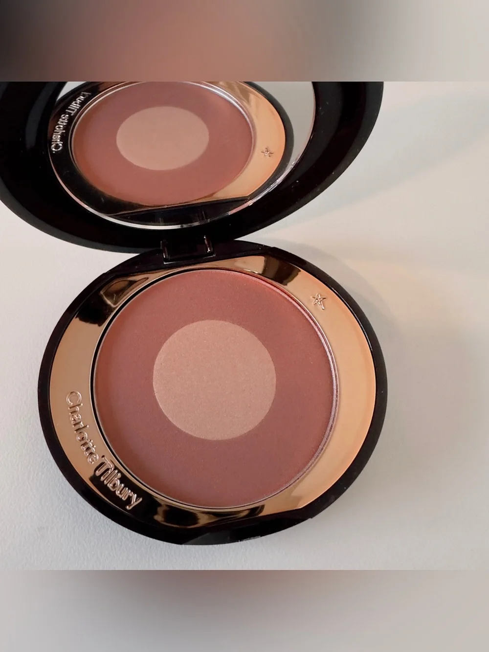 Charlotte Tilbury Cheek to Chic in Walk of No Shame